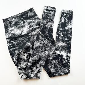 Lululemon wunder under Leggings  Aerify Jacquard Black Alpine White Size 2